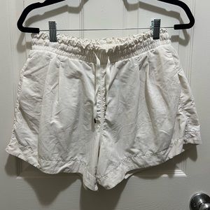 All in motion cream athletic short